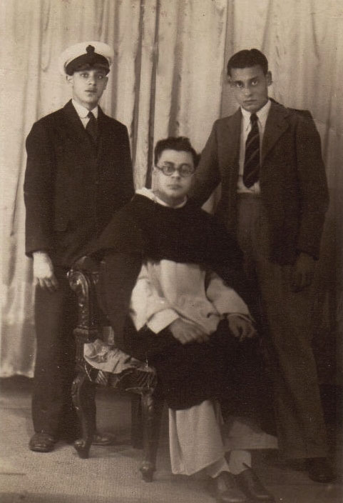 Giovanni with his brothers